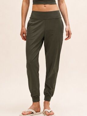 lululemon Dark Olive Green Align High-Rise Jogger Pants - Full Length. Size 6